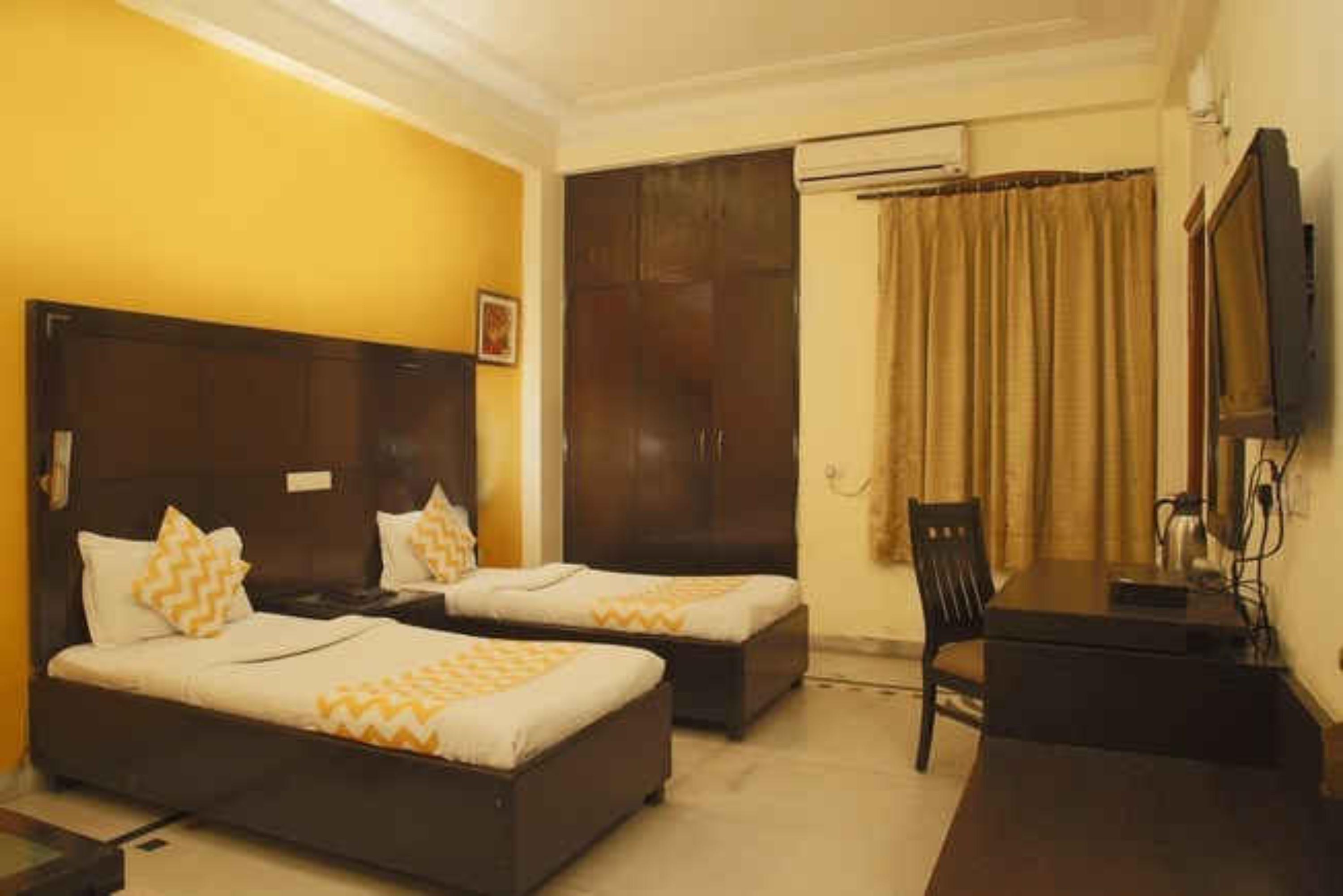 Capital O 12075 Hotel Regalia Retreat New Delhi Exterior photo